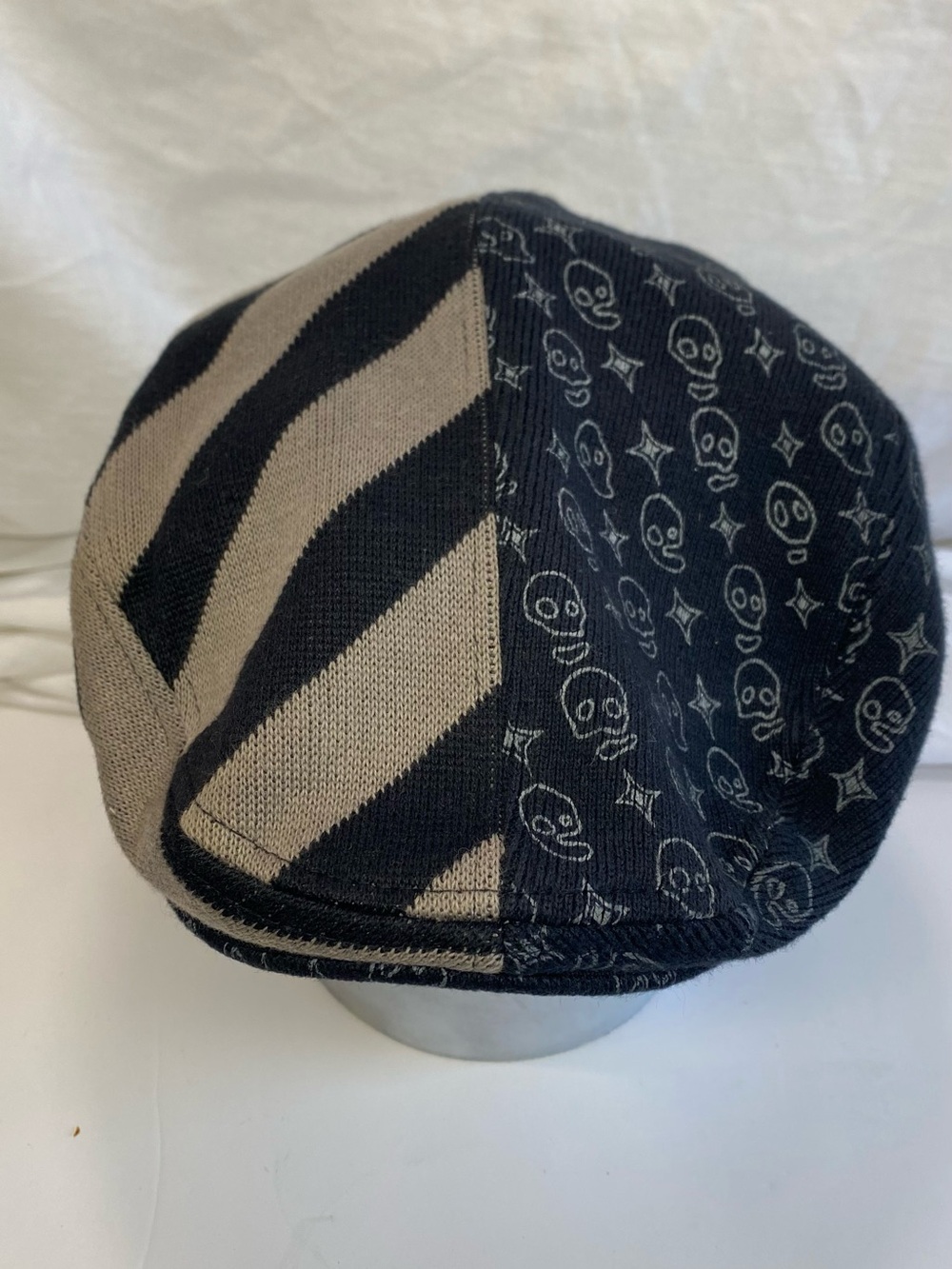 Quiksilver Black & Tan Striped and Skull-Print Newsboy Cap